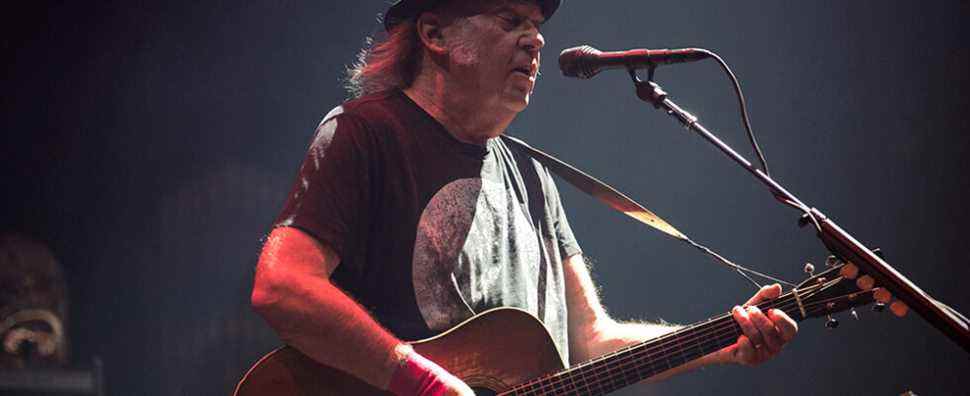 Neil Young supprime de la musique de Spotify pour protester contre le podcast de Joe Rogan le plus populaire doit être lu Inscrivez-vous aux newsletters Variety Plus de nos marques