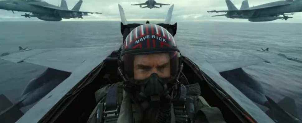 Nouveau Top Gun: Maverick Image montre Tom Cruise enseignant aux stagiaires le besoin de vitesse