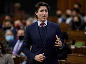 Le premier ministre Justin Trudeau prend la parole lors de la période des questions à la Chambre des communes sur la Colline du Parlement à Ottawa, le 8 décembre 2021.