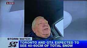 Alors que Toronto était saisie par la neige épaisse lundi matin, il y a eu des rapports selon lesquels le premier ministre de l'Ontario, Doug Ford, a conduit dans sa communauté natale d'Etobicoke pour déterrer les conducteurs coincés.  Il a également donné cette entrevue avec CP24 derrière le volant – une violation probable des règles de conduite distraite de l'Ontario.  Lundi matin a également vu la publication d'un nouveau sondage de l'Institut Angus Reid indiquant que la popularité de Ford a atteint un taux d'approbation « historiquement bas » de 30 %.