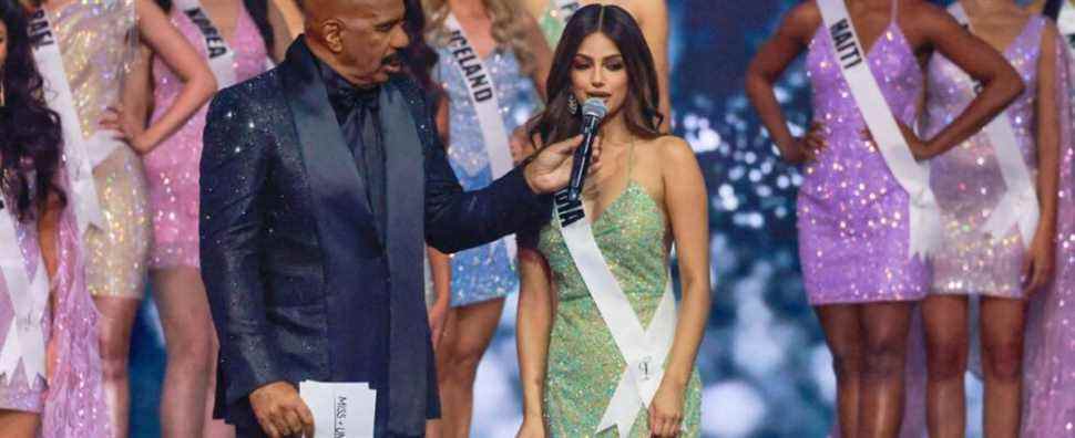 Pourquoi Steve Harvey a-t-il demandé à Miss India de miauler ?  L'ancienne Miss Univers s'exprime après un contrecoup