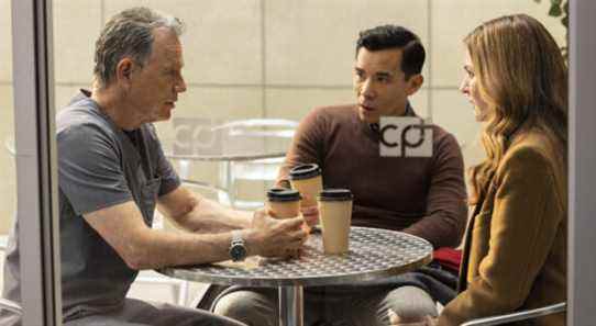 Bruce Greenwood as Bell, Conrad Ricamora as Jake, Jane Leeves as Kit in The Resident