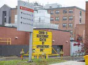 Un panneau est visible à l'extérieur de l'hôpital général St. Thomas Elgin à St. Thomas, en Ontario, le 14 novembre 2021.