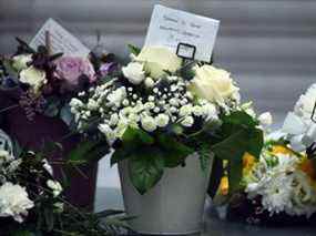 Des fleurs sont vues au crématorium de Newlands Cross pour Shane O'Connor, le défunt fils de la chanteuse Sinead O'Connor à Dublin, en Irlande, le jeudi 13 janvier 2022.