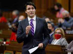 Le premier ministre Justin Trudeau prend la parole en réponse au discours du Trône à la Chambre des communes sur la Colline du Parlement à Ottawa, le 30 novembre 2021.