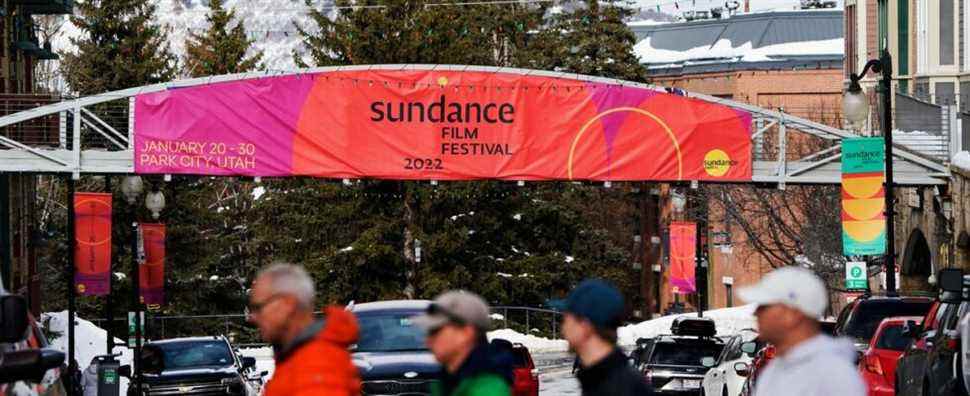 Une liste complète des films vendus à Sundance 2022 (et combien ils coûtent $$$)