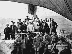 L'équipage du navire Endurance lors de son voyage en Antarctique de 1914-1916.