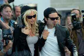 Lily James et Sebastian Stan incarnent Pamela Anderson et Tommy Lee dans 