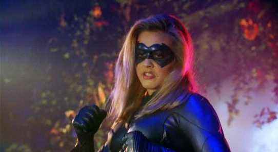 Alicia Silverstone envisagerait de reprendre son rôle de Batgirl