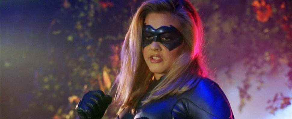 Alicia Silverstone envisagerait de reprendre son rôle de Batgirl