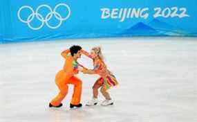 Jeux olympiques de Pékin 2022 - patinage artistique - événement d'équipe - danse sur glace - danse rythmique - stade intérieur de la capitale, Pékin, Chine - 4 février 2022. Piper Gilles du Canada et Paul Poirier du Canada en action.