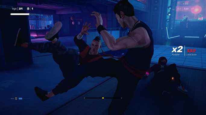 Le protagoniste de Sifu fait trébucher un ennemi en balayant ses jambes sous lui.  C'est dans une pièce sombre avec un rétroéclairage bleu, et ça a l'air vraiment cool