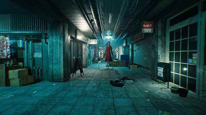 Une capture d'écran PR de Ghostwire : Tokyo montrant une ruelle sombre et fermée.  Sous une bande lumineuse flotte un Yokai sous la forme d'une femme vêtue d'un manteau rouge, avec une énorme bouche fendant son visage et tenant une paire de gros cisailles
