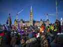 Les manifestants se sont rassemblés autour de la Colline du Parlement et du centre-ville pour la manifestation Freedom Convoy qui a fait son chemin depuis divers endroits à travers le Canada, le dimanche 30 janvier 2022. 