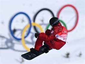 Jeux Olympiques de Pékin 2022 – Snowboard – Men's SBD Slopestyle Final Run 1 – Genting Snow Park, Zhangjiakou, Chine – 7 février 2022. Max Parrot du Canada en action.  REUTERS/Dylan Martinez