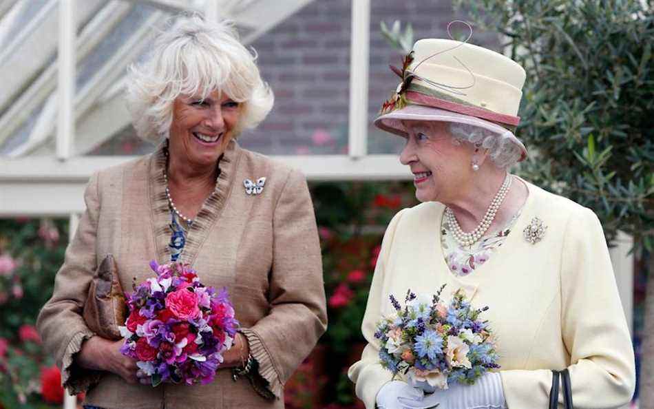 Sa Majesté sourit à la future reine consort lors d'une visite à Dumfries House à Cumnock en 2014 - Danny Lawson 