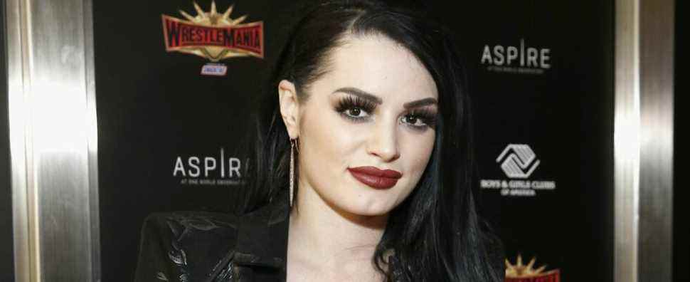 Paige de la WWE révèle la transformation des cheveux tout en taquinant le retour