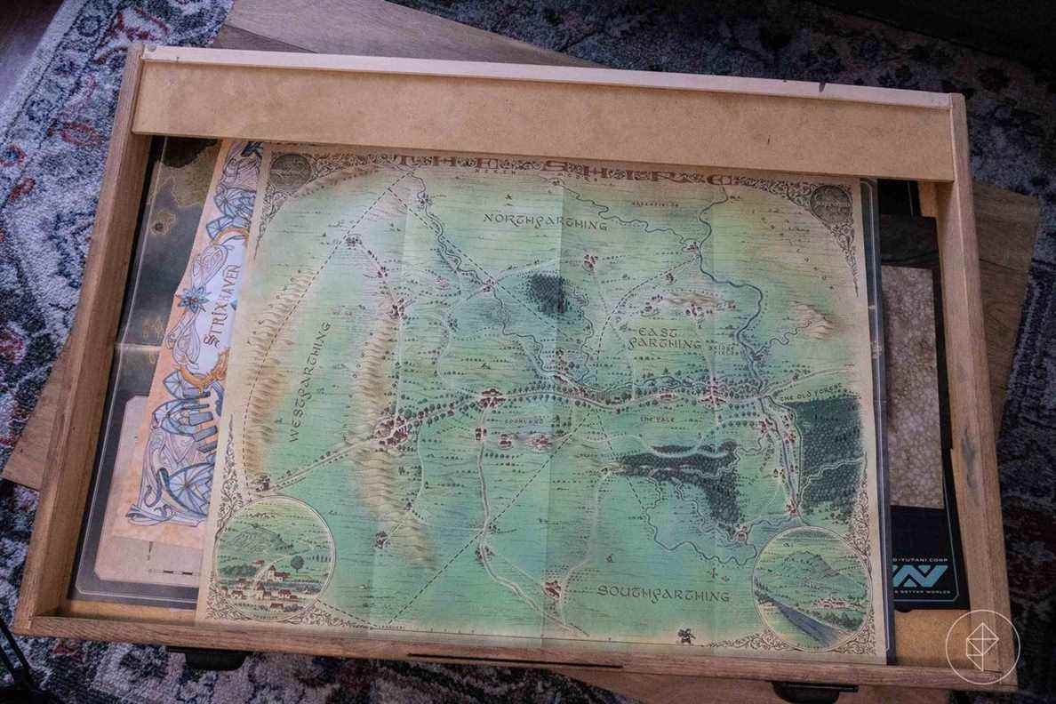 Une carte de la Comté se trouve dans un tiroir à carte.