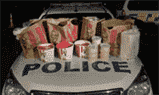 La police a arrêté deux hommes qui tentaient de faire passer en contrebande plusieurs articles KFC à Auckland verrouillé.