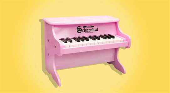 Le fils en bas âge de Chloë Sevigny m'incite déjà à vouloir ce piano jouet rose