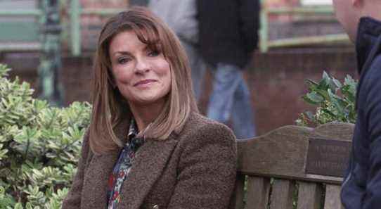 La star de Coronation Street, Jacqueline Leonard, révèle la réaction de Linda au choc de Joseph