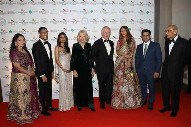 Charles et Camilla avec des invités dont Priti Patel et Rishi Sunak