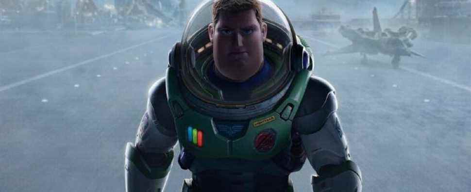 L'affiche et les images de Lightyear taquinent davantage les débuts de Chris Evans en tant que bien-aimé Space Ranger