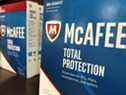 McAfee Corp, fondée par l'entrepreneur technologique américain John McAfee en 1987, a été la première à commercialiser un antivirus commercial.