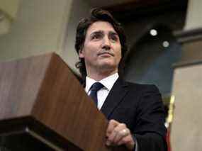 Le premier ministre Justin Trudeau parle des manifestations en cours à Ottawa et des blocages à diverses frontières canado-américaines, dans l'édifice de l'Ouest sur la Colline du Parlement, le 11 février 2022.