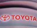 Le logo Toyota est visible sur un stand lors d'une journée médiatique pour le salon Auto Shanghai à Shanghai, en Chine, le 19 avril 2021.