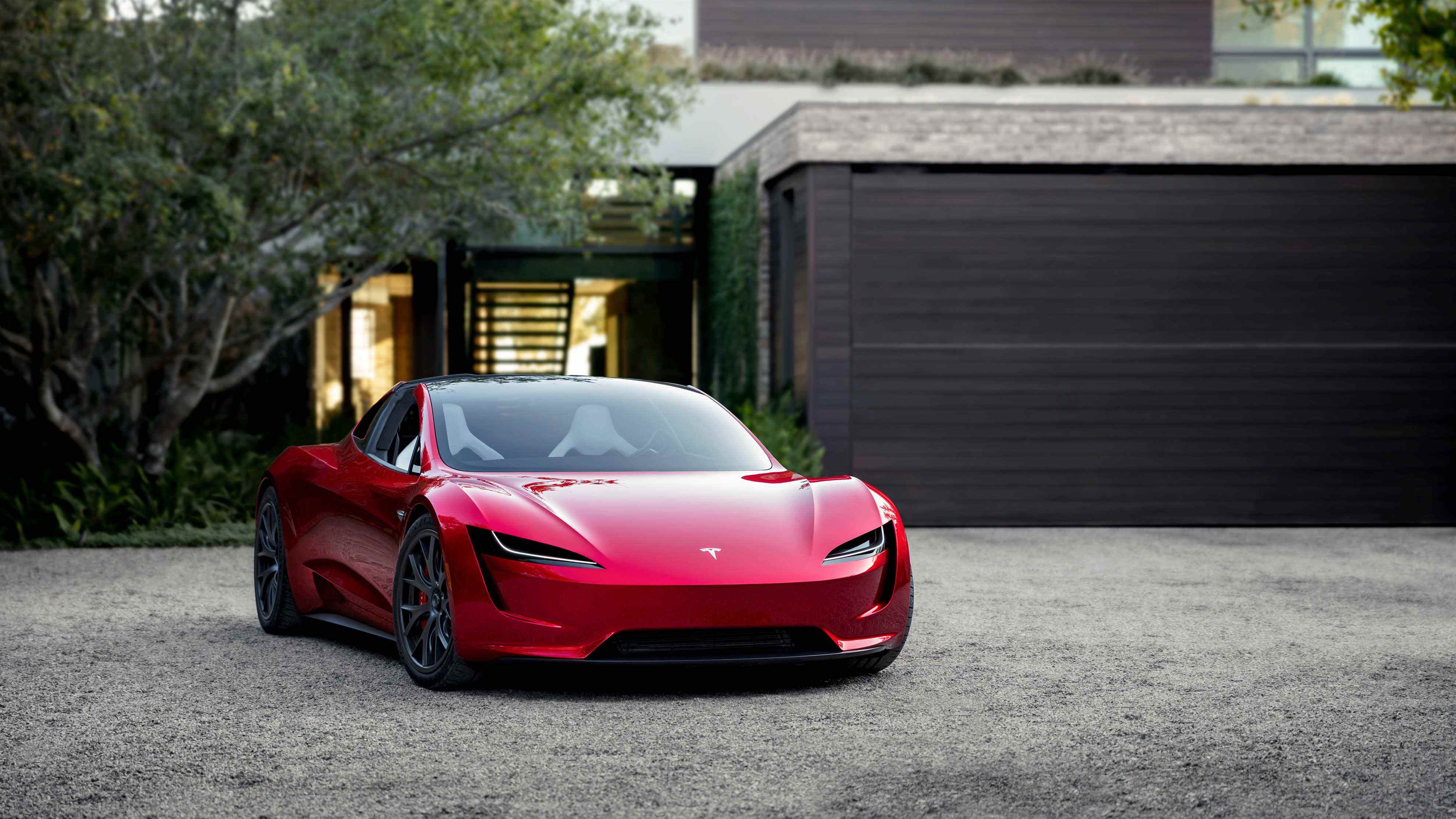 Tesla Roadster 2022 à l'extérieur sur l'allée