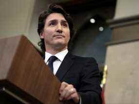 Vendredi, le premier ministre Justin Trudeau parle aux médias des manifestations en cours à Ottawa et des blocages à diverses frontières canado-américaines.