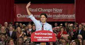 Le premier ministre élu Justin Trudeau a organisé un rassemblement à Ottawa avec des partisans le 20 octobre 2015.