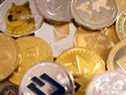 Un rapport du Conseil de stabilité financière a exploré les vulnérabilités résultant d'actifs cryptographiques étroitement liés tels que les pièces non sauvegardées (comme le bitcoin), les pièces stables et la finance décentralisée (DeFi).