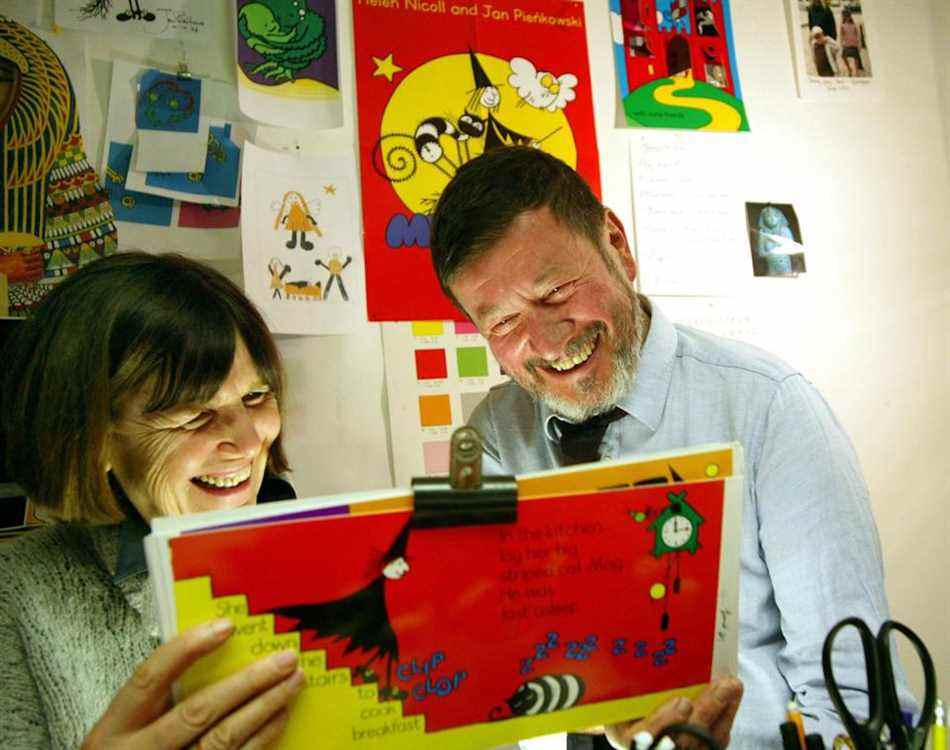 Jan Pienkowski et l'auteur pour enfants Helen Nicoll avec qui il a collaboré sur les livres Meg et Mog - Frank Baron/The Guardian