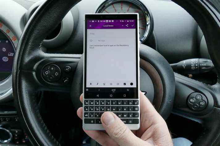 BlackBerry Key2 vu de face.