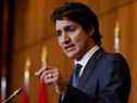 Le premier ministre Justin Trudeau participe à une conférence de presse à Ottawa le 21 février 2022. 