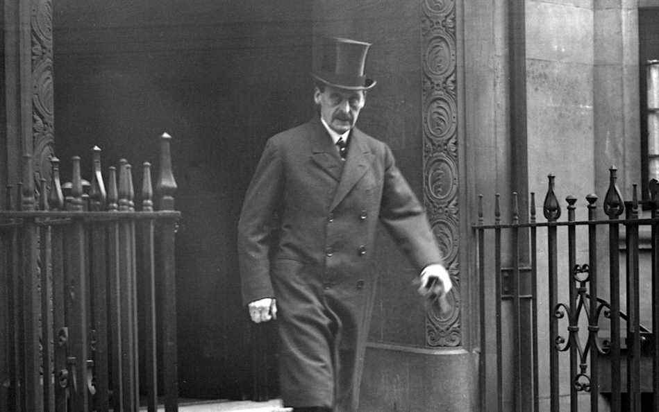 Lord Dawson, médecin du roi George V, photographié quittant sa résidence à Londres – PA