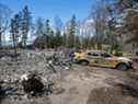 Une propriété détruite par le feu enregistrée au nom de Gabriel Wortman sur Portapique Beach Road en Nouvelle-Écosse est vue le vendredi 8 mai 2020.  