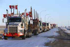 Des camions font la queue au poste frontière de Coutts le mercredi 2 février 2022. DARREN MAKOWICHUK/POSTMEDIA NETWORK