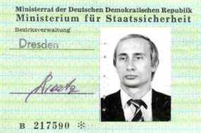 VLAD COMPANY : carte d'identité de Poutine de la célèbre Stasi d'Allemagne de l'Est.  GETTY