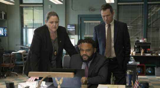 'Law & Order' revient, 'Grey's Crossover Crisis, tous dans la famille 'Ghosts', nouvelle frontière pour 'Discovery'