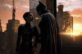 Zoe Kravitz et Robert Pattinson dans une scène de The Batman.
