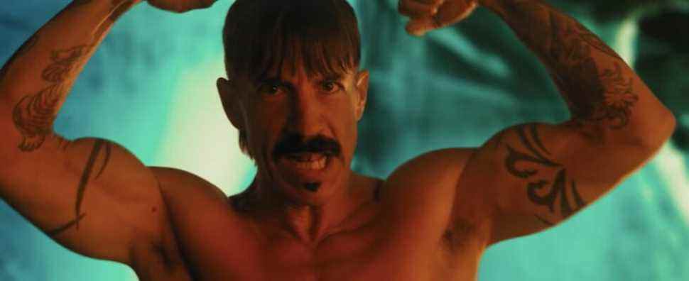 Anthony Kiedis fait ses débuts avec un accent irlandais chaud et déroutant
