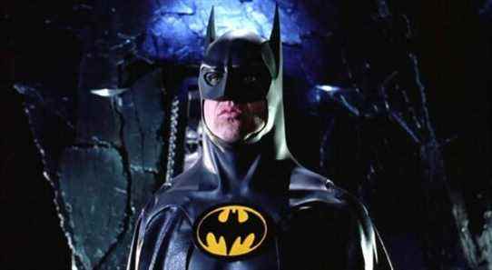Batman Set Photos donne le meilleur aperçu de la nouvelle combinaison de Michael Keaton
