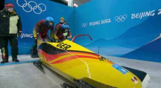 Comment les bobsleighs olympiques font-ils réellement remonter le traîneau sur la colline ?  Transport de bobsleigh, expliqué
