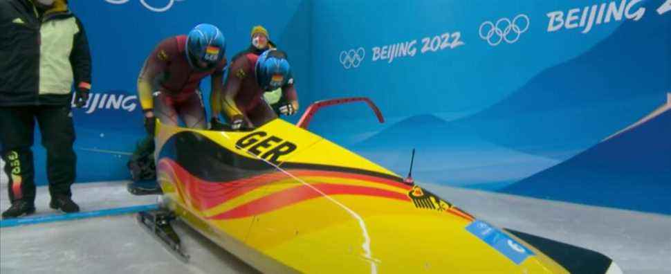 Comment les bobsleighs olympiques font-ils réellement remonter le traîneau sur la colline ?  Transport de bobsleigh, expliqué