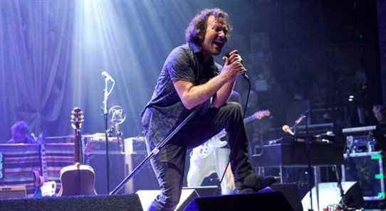 Eddie Vedder organise une soirée rock 'n' roll à l'ancienne avec de nouveaux amis : la revue de concert la plus populaire doit être lue