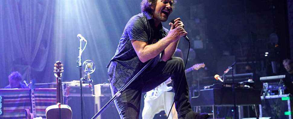 Eddie Vedder organise une soirée rock 'n' roll à l'ancienne avec de nouveaux amis : la revue de concert la plus populaire doit être lue