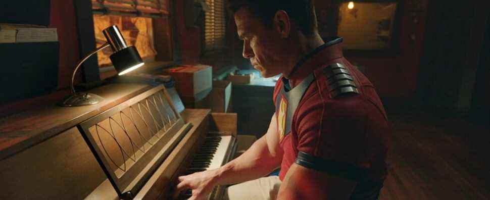 James Gunn confirme que John Cena a lui-même joué du piano dans l'épisode 6 de Peacemaker